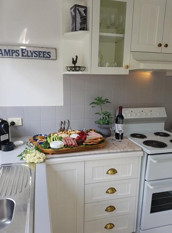 Creek Cottage Bed And Breakfast Traralgon Exterior foto